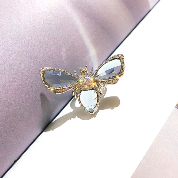 Lux Silver Crystal Glass Bee Ring - Picture 2 of 3